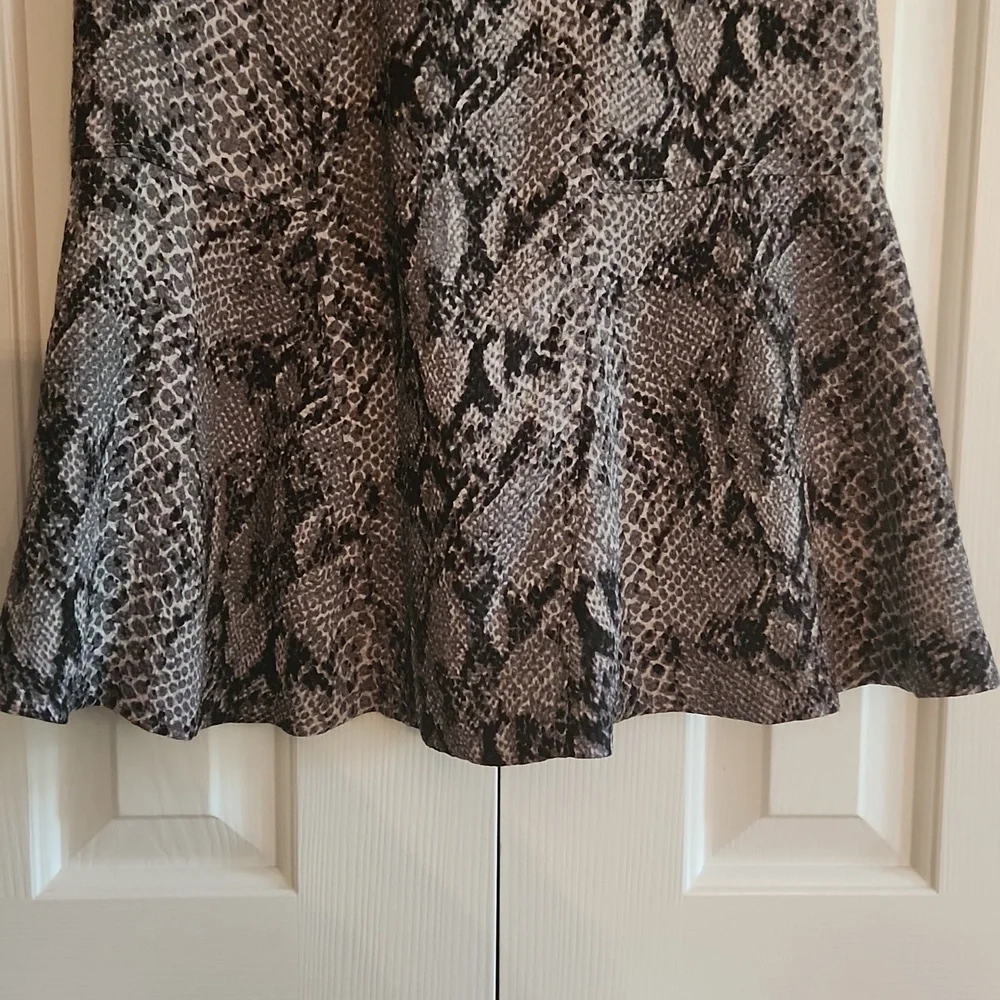 28. Ann Taylor,  Women's dress Petite,  Size  OP,  Snake skin design - Picture 3 of 11